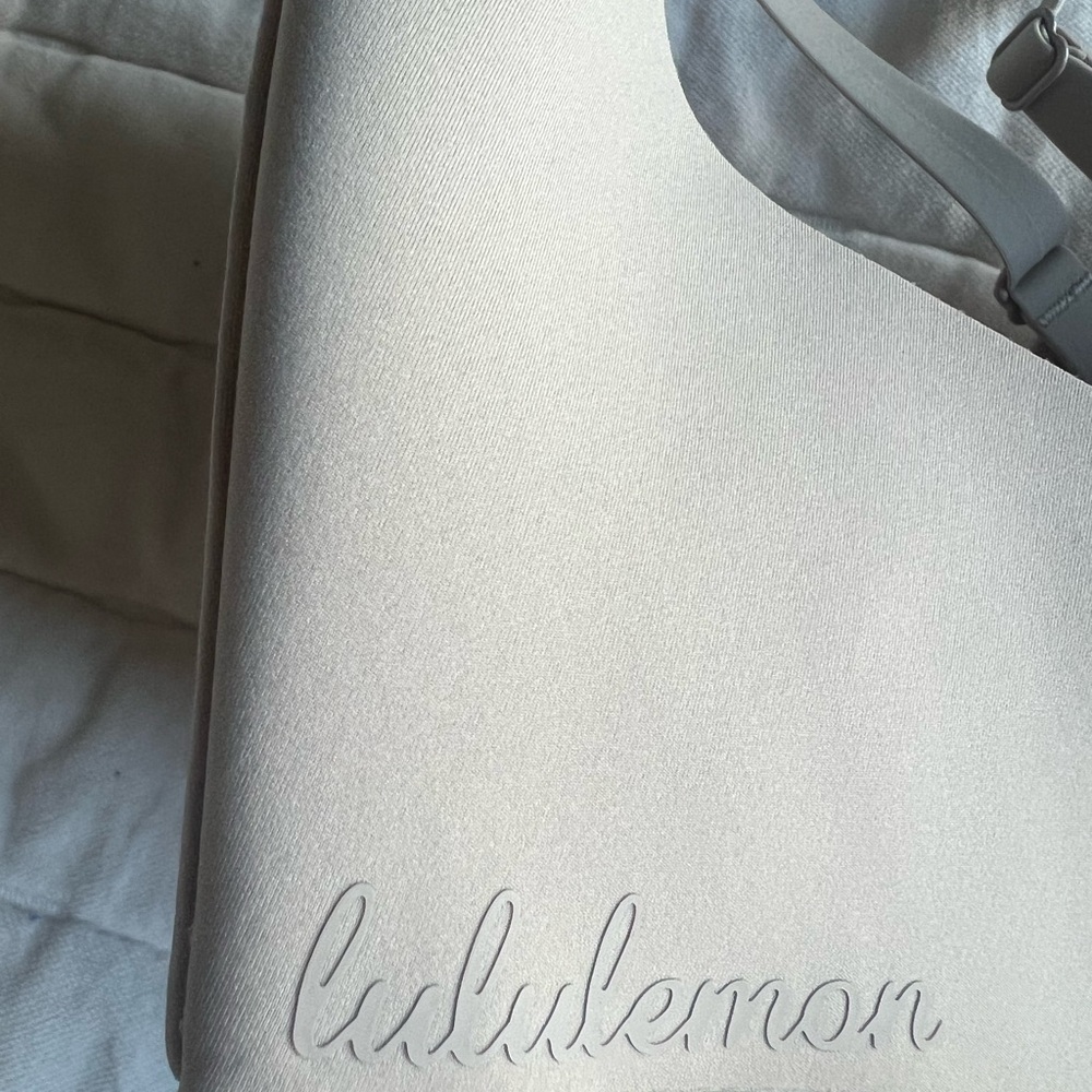 Lululemon Take Shape Wireless Bra - image 3